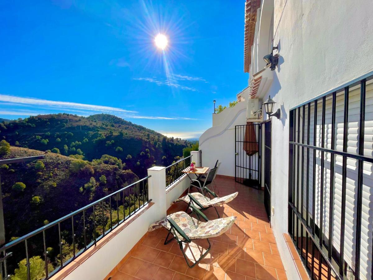 Apartamentos Axarquia , Frigiliana, Terraza Privada Con Vistas A La Montana Rio Y Al Mar Dış mekan fotoğraf