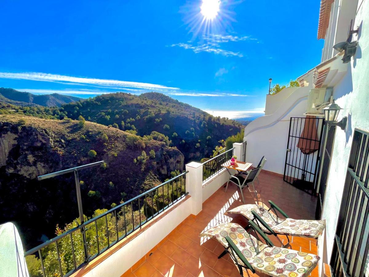 Apartamentos Axarquia , Frigiliana, Terraza Privada Con Vistas A La Montana Rio Y Al Mar Dış mekan fotoğraf