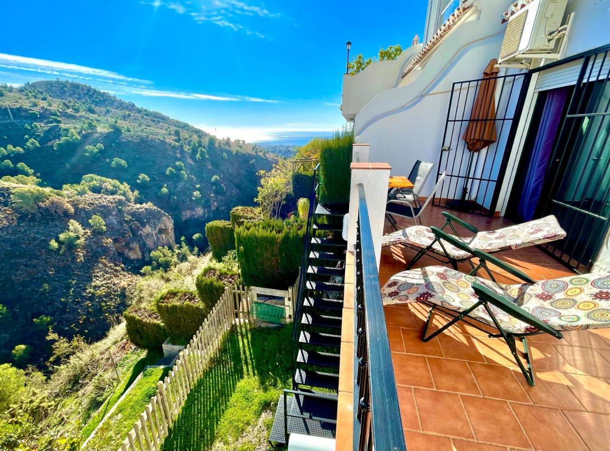 Apartamentos Axarquia , Frigiliana, Terraza Privada Con Vistas A La Montana Rio Y Al Mar Dış mekan fotoğraf