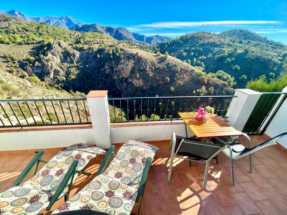Apartamentos Axarquia , Frigiliana, Terraza Privada Con Vistas A La Montana Rio Y Al Mar Dış mekan fotoğraf