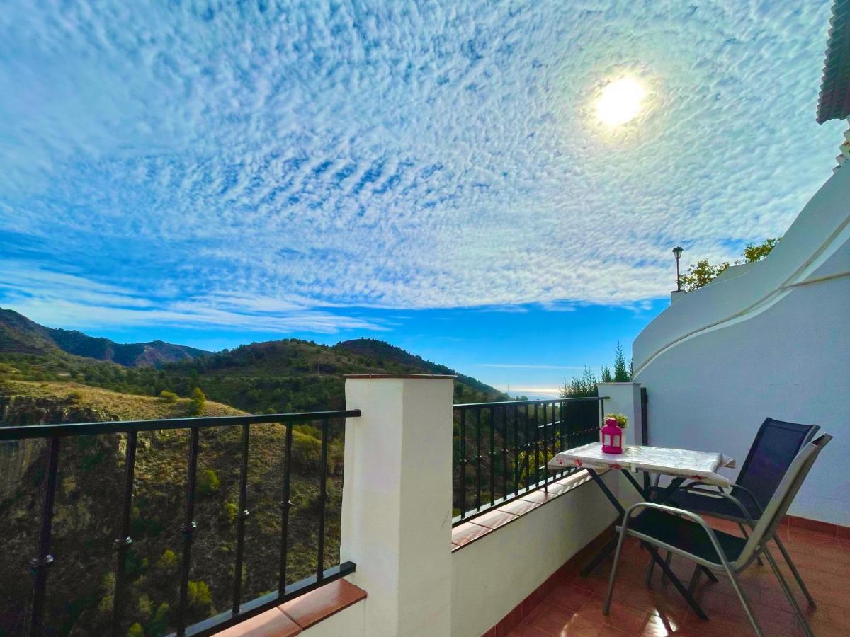 Apartamentos Axarquia , Frigiliana, Terraza Privada Con Vistas A La Montana Rio Y Al Mar Dış mekan fotoğraf