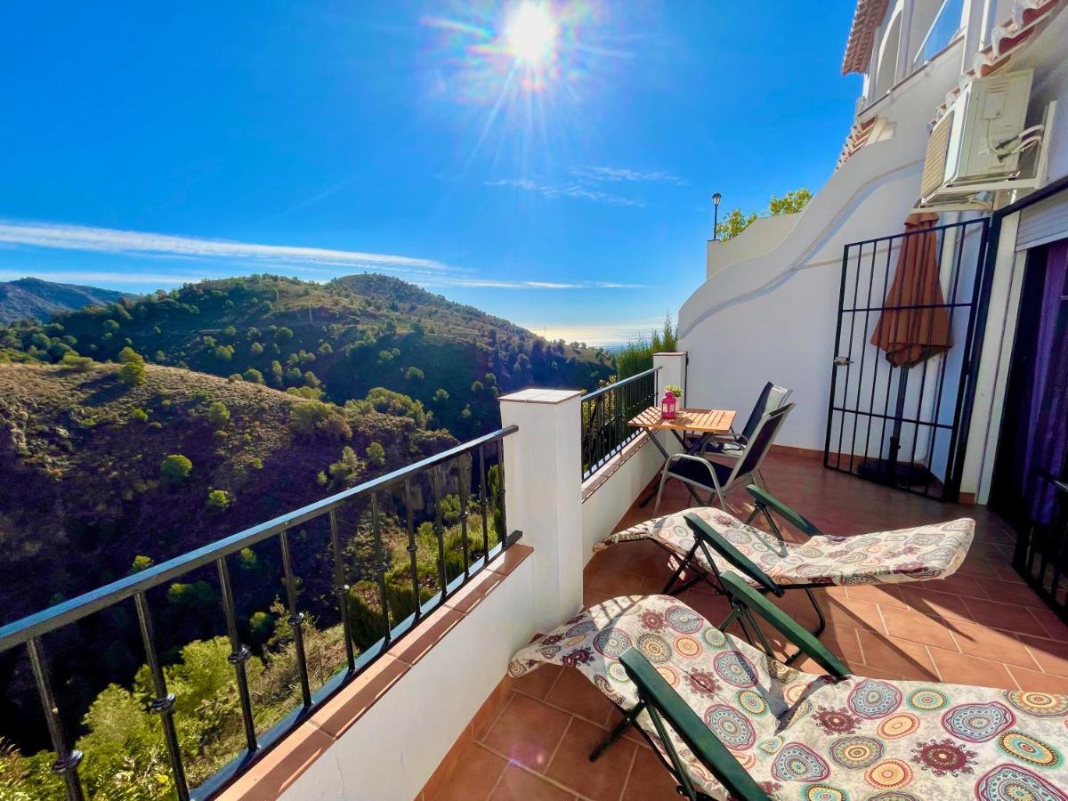 Apartamentos Axarquia , Frigiliana, Terraza Privada Con Vistas A La Montana Rio Y Al Mar Dış mekan fotoğraf