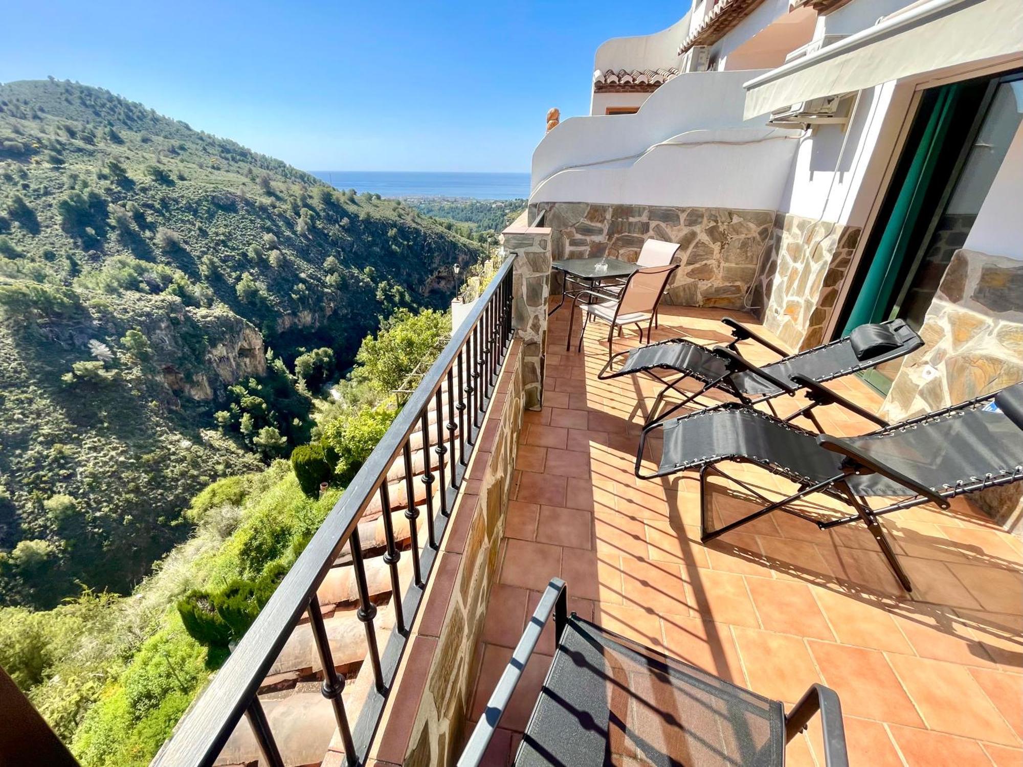 Apartamentos Axarquia , Frigiliana, Terraza Privada Con Vistas A La Montana Rio Y Al Mar Dış mekan fotoğraf